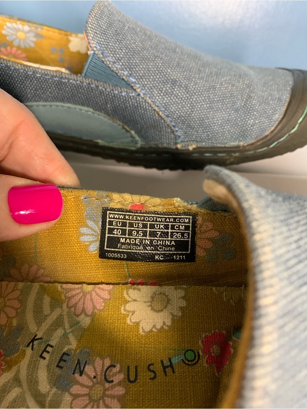 Keen Summer Golden Canvas Shoes in Denim Blue with Floral Yellow Lining - Picture 5 of 6